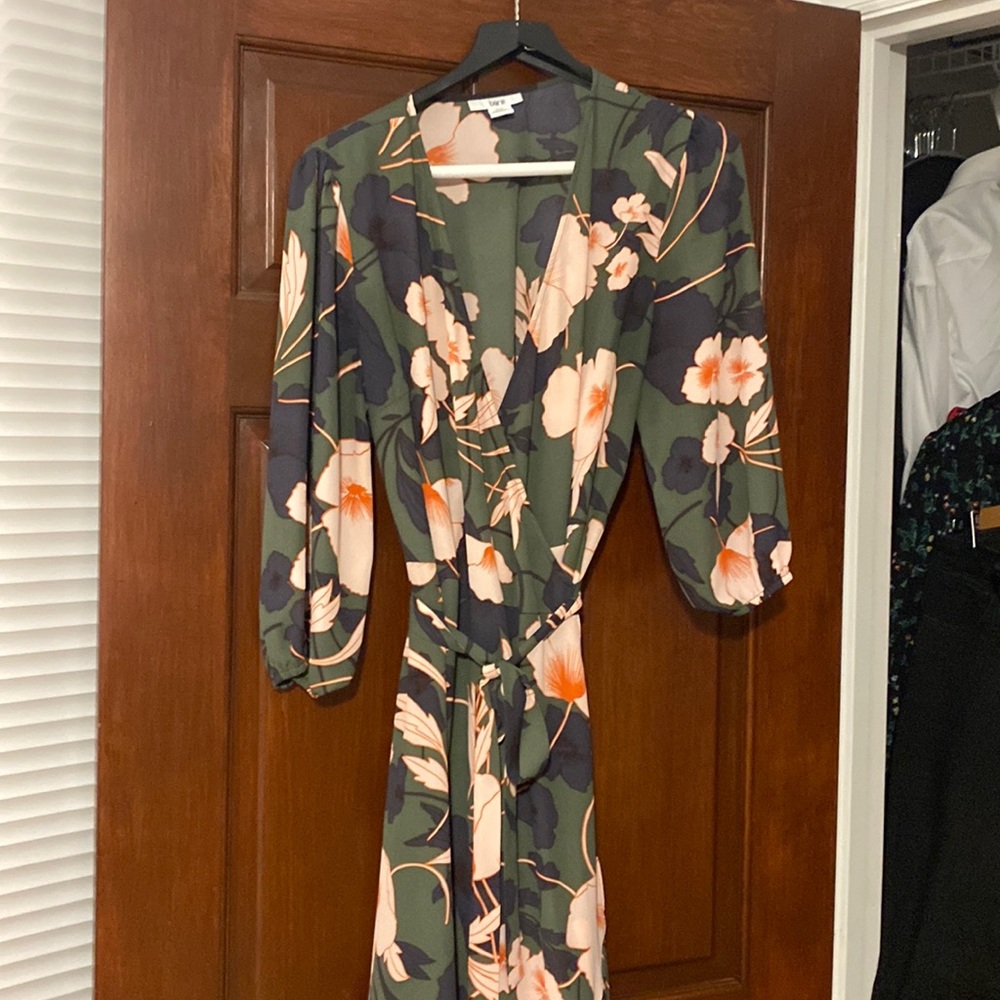 Gorgeous wrap dress green and pink pattern!